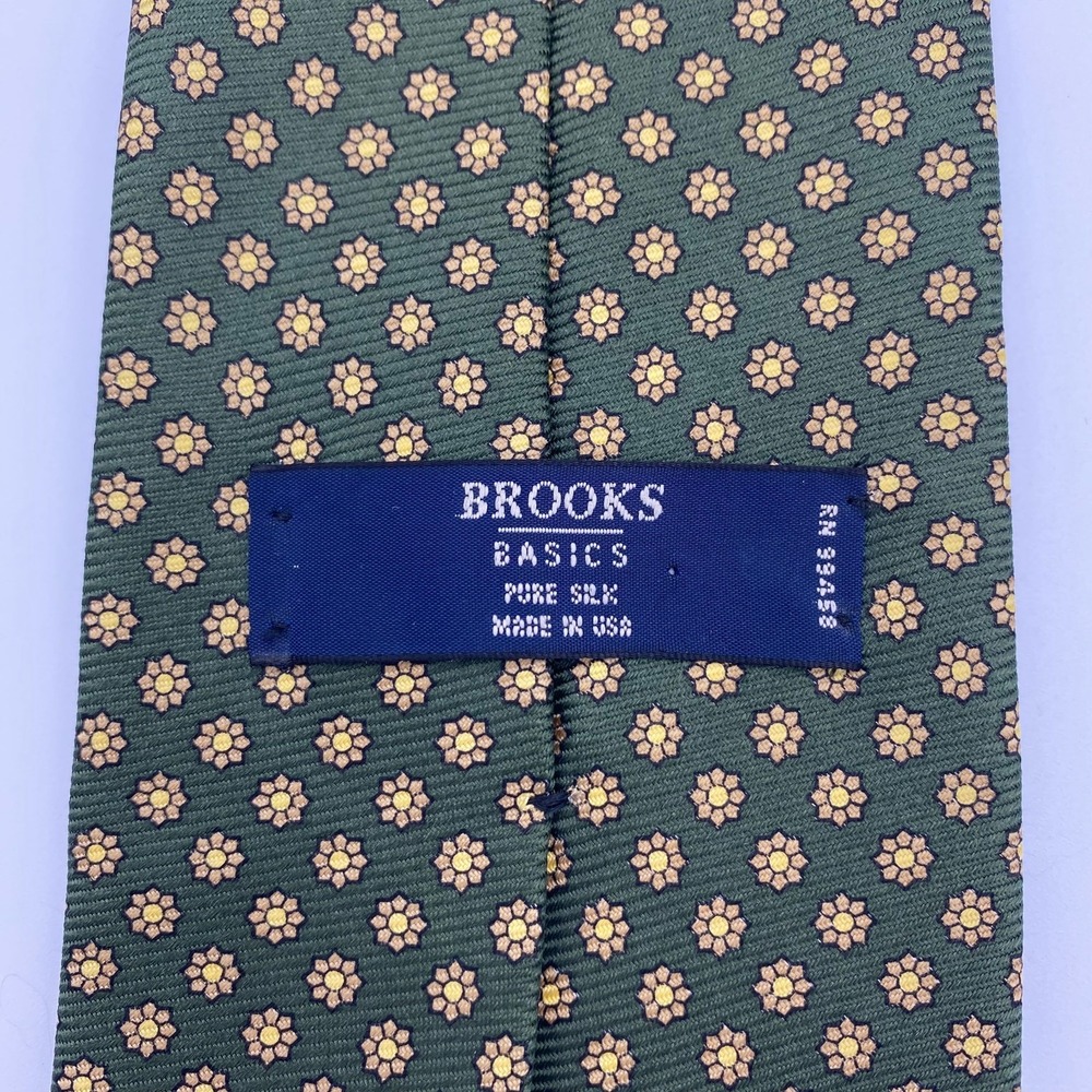 Brooks Basics Pure Silk Tie Green Yellow Floral Pattern Necktie Made in USA - Picture 3 of 3